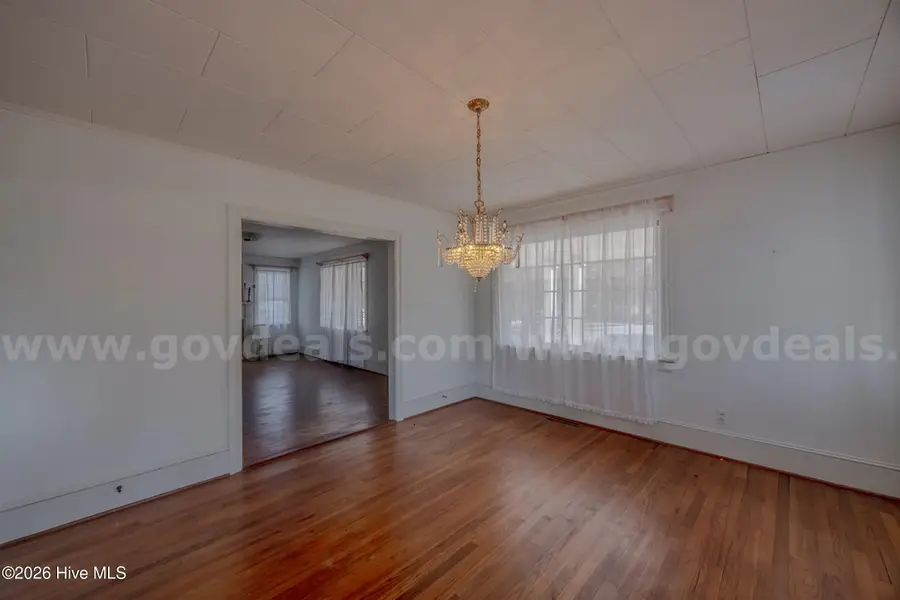 725 E Southerland Street, Wallace, NC 28466 - #3