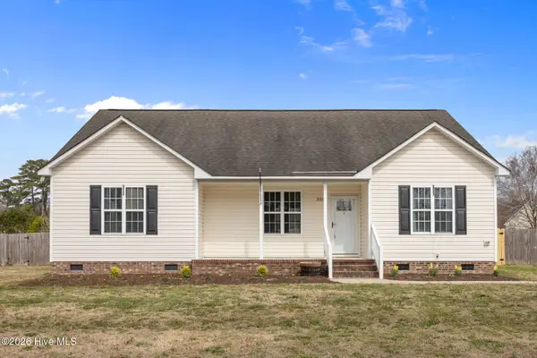 3215 Mobleys Bridge Road, Grimesland, NC 27837