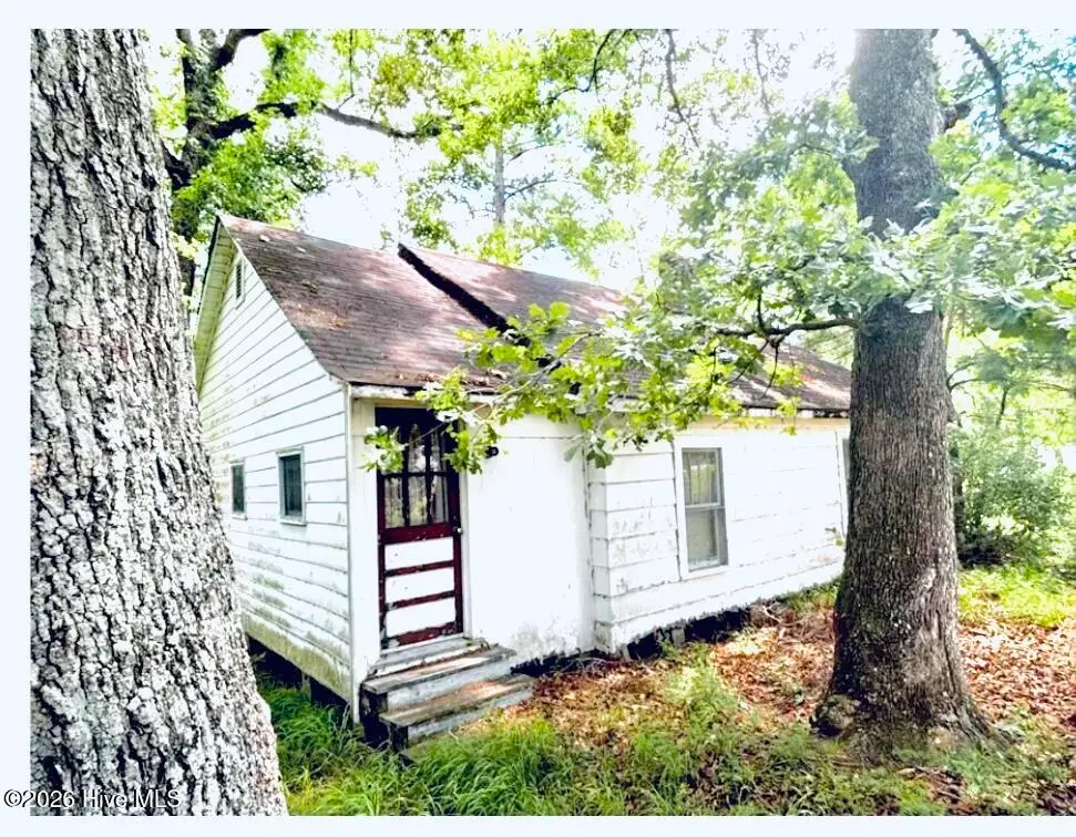 422 E Poplar Street, Bladenboro, NC 28320 - #1