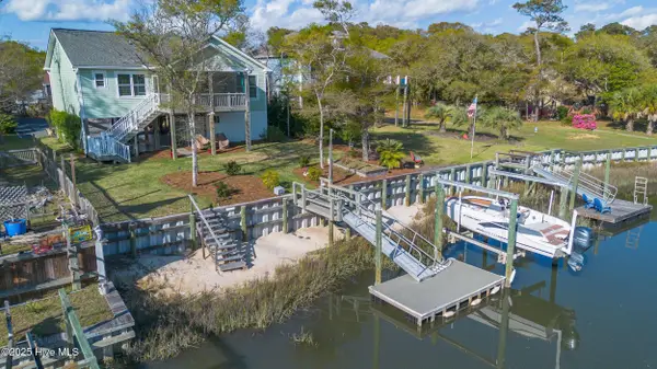 107 SW 25th Street, Oak Island, NC 28465