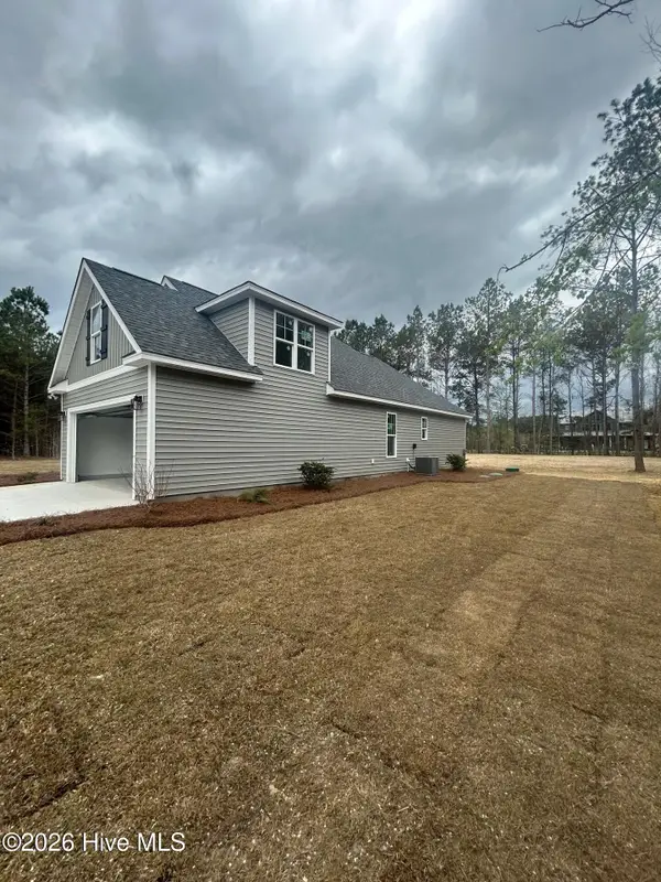 1560 W Malpass Corner Road, Burgaw, NC 28425