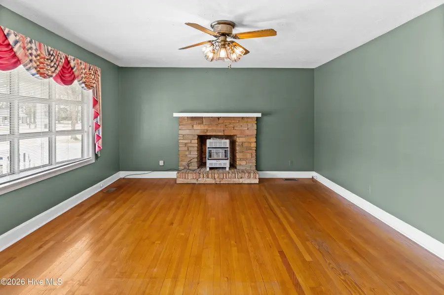 129 Pineland Avenue, Mount Olive, NC 28365 - #3