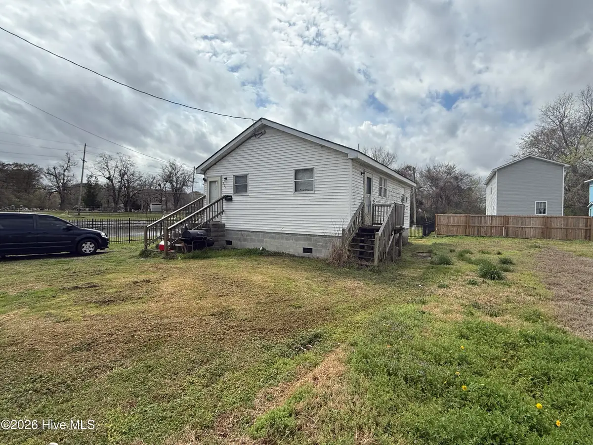 907 S Martin Luther King Junior Drive, Elizabeth City, NC 27909 - #1