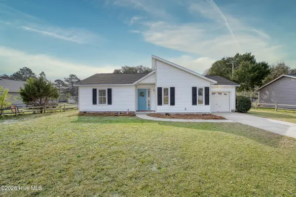214 W Volant Street, Hubert, NC 28539