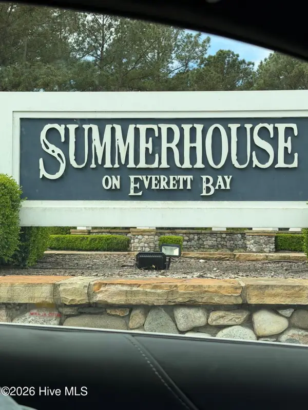 524 Moss Lake Lane, Holly Ridge, NC 28445