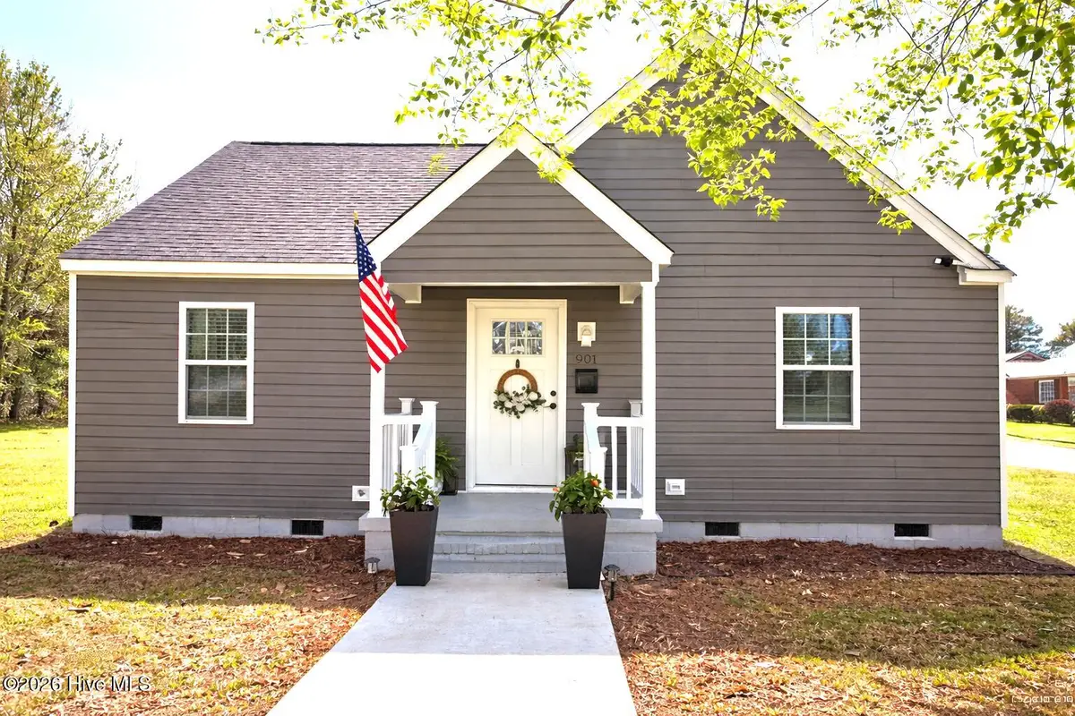 901 Tuscarora Avenue, Elizabeth City, NC 27909 - #1