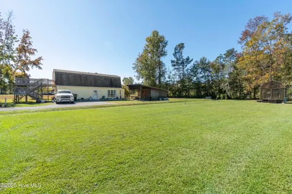 198 Jefferson Road, Lake Waccamaw, NC 28450