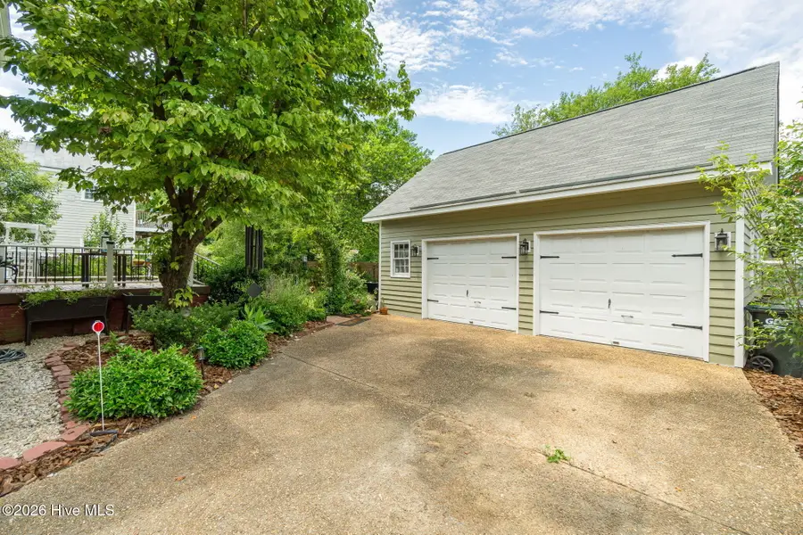 804 Pollock Street, New Bern, NC 28562 - #3