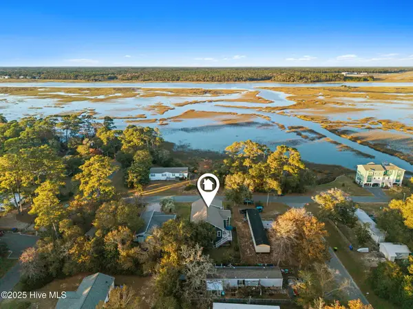 7605 E Yacht Drive Ne, Oak Island, NC 28465