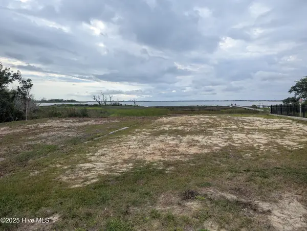 703 Cannonsgate Drive, Newport, NC 28570