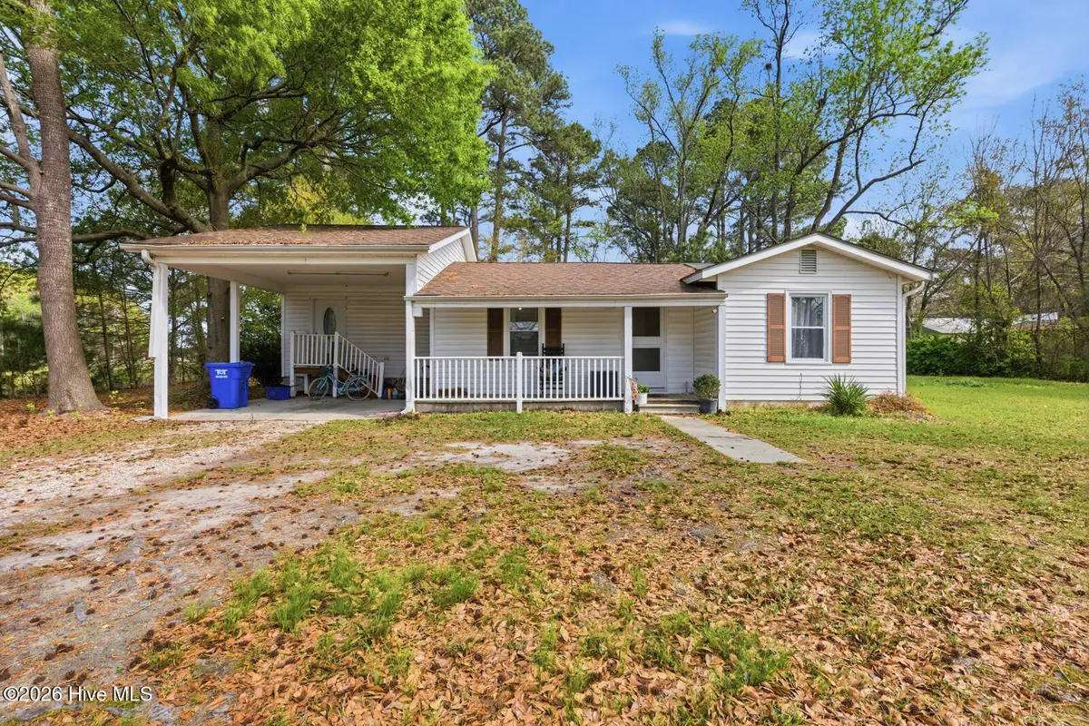 308 W Stanford Street, Beulaville, NC 28518 - #1