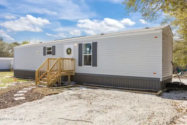 111 Woodpecker Road, Holly Ridge, NC 28445