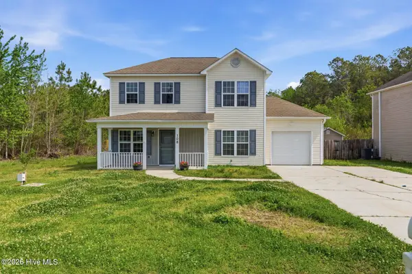 108 Blossom Court, Maple Hill, NC 28454