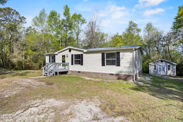 410 Pond View Lane, Hampstead, NC 28443