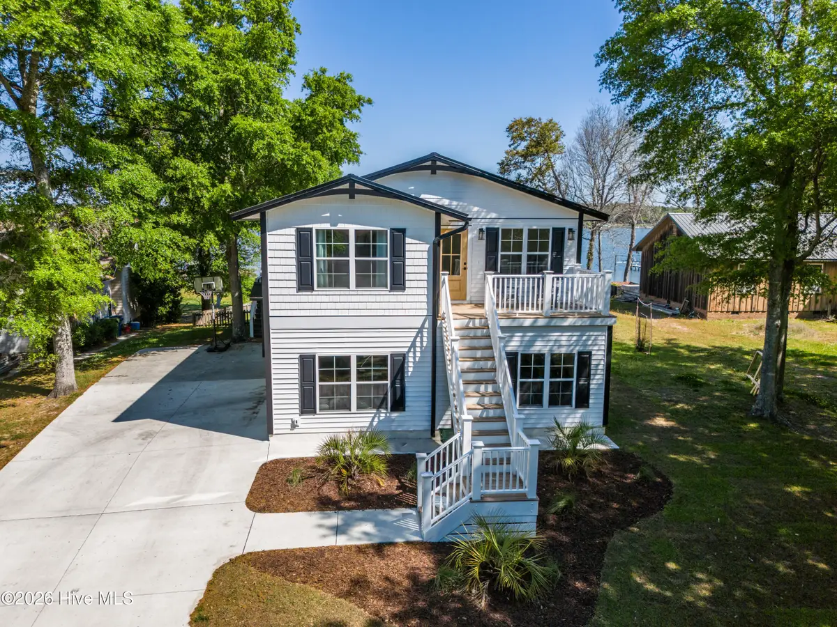 725 Chadwick Shores Drive, Sneads Ferry, NC 28460 - #1