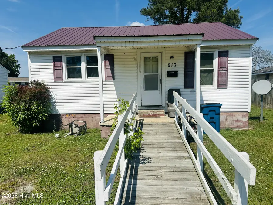913 E Harnett Street, Dunn, NC 28334 - #2