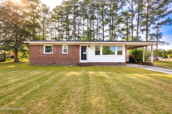 302 W 3rd Avenue, Raeford, NC 28376