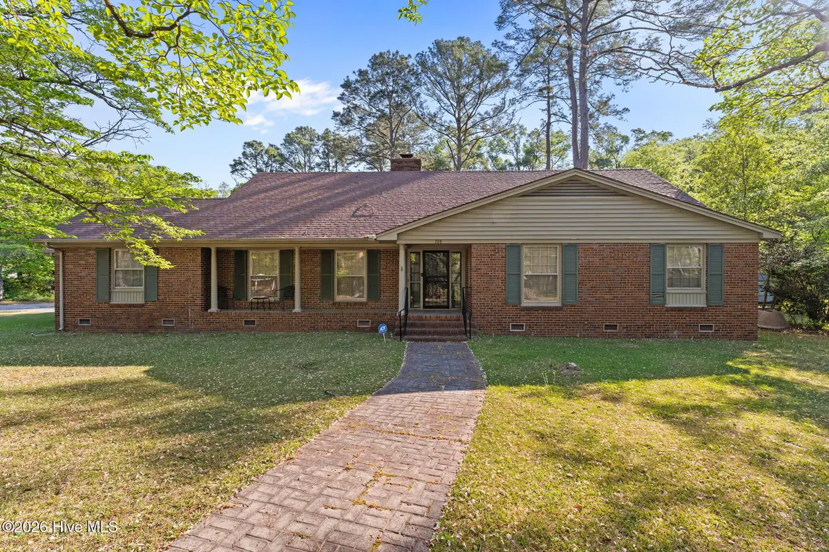 708 Frederick Avenue, Laurinburg, NC 28352 - #1