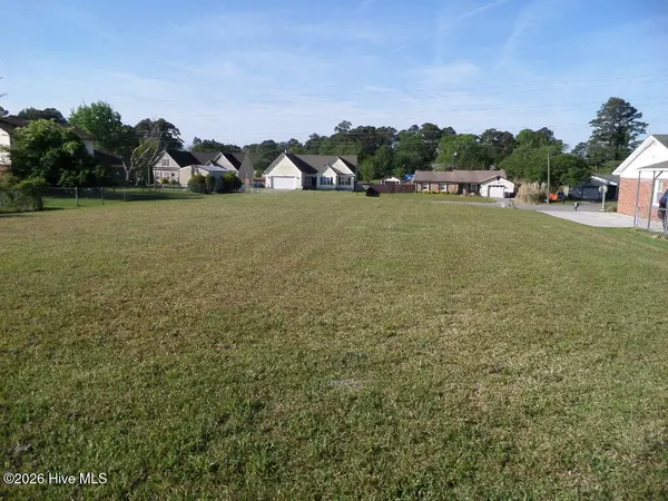 302 W Willowood Court, Jacksonville, NC 28546