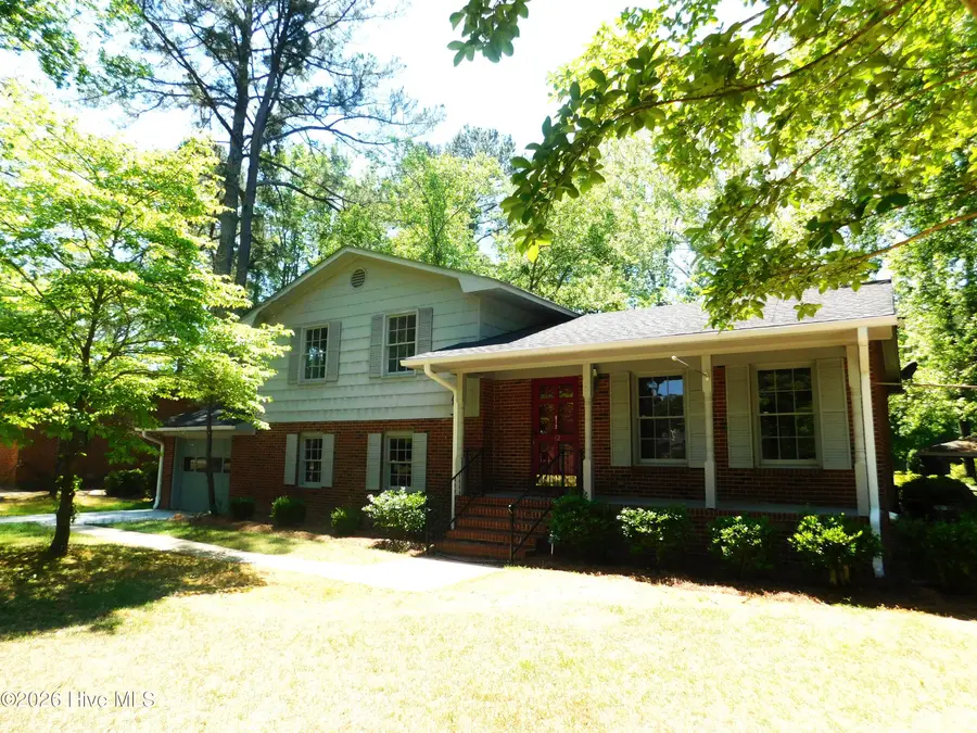 912 W Scotsdale Road, Laurinburg, NC 28352 - #2