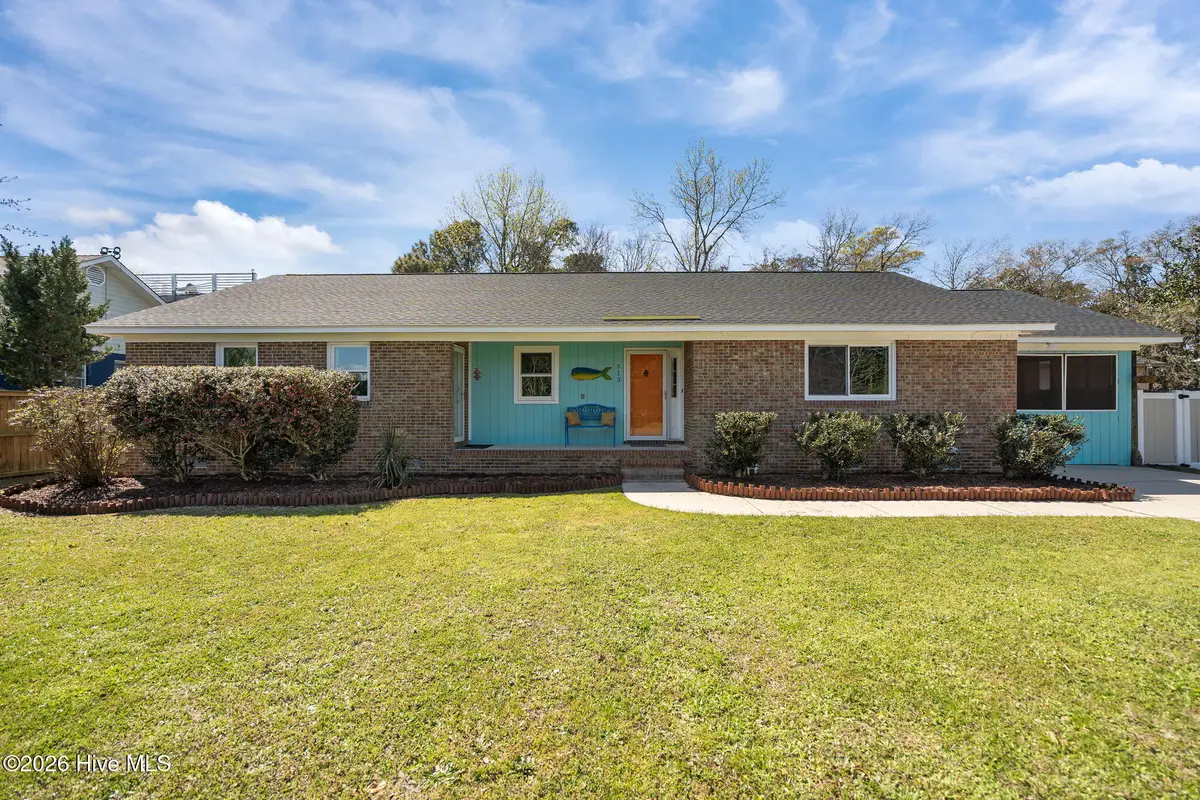 513 Hamlet Avenue, Carolina Beach, NC 28428 - #1