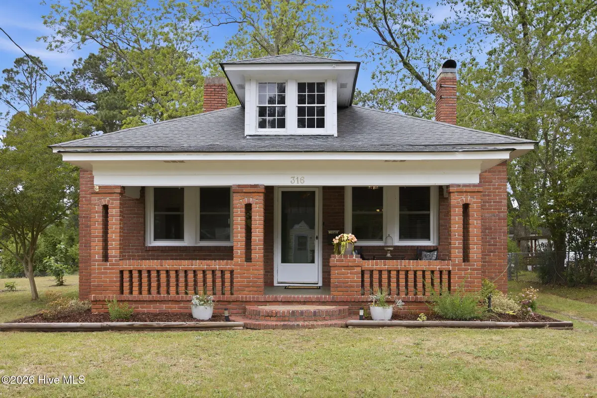316 N Charlotte Street, Washington, NC 27889 - #1
