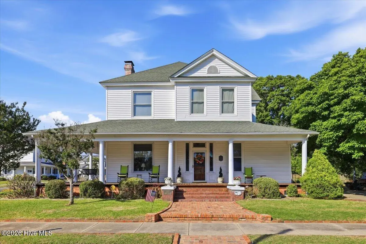 218 W College Street, Mount Olive, NC 28365 - #1