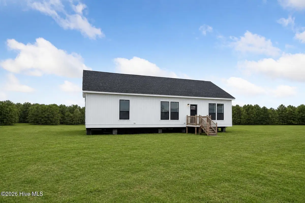 439 N Lee Avenue, Beulaville, NC 28518 - #1