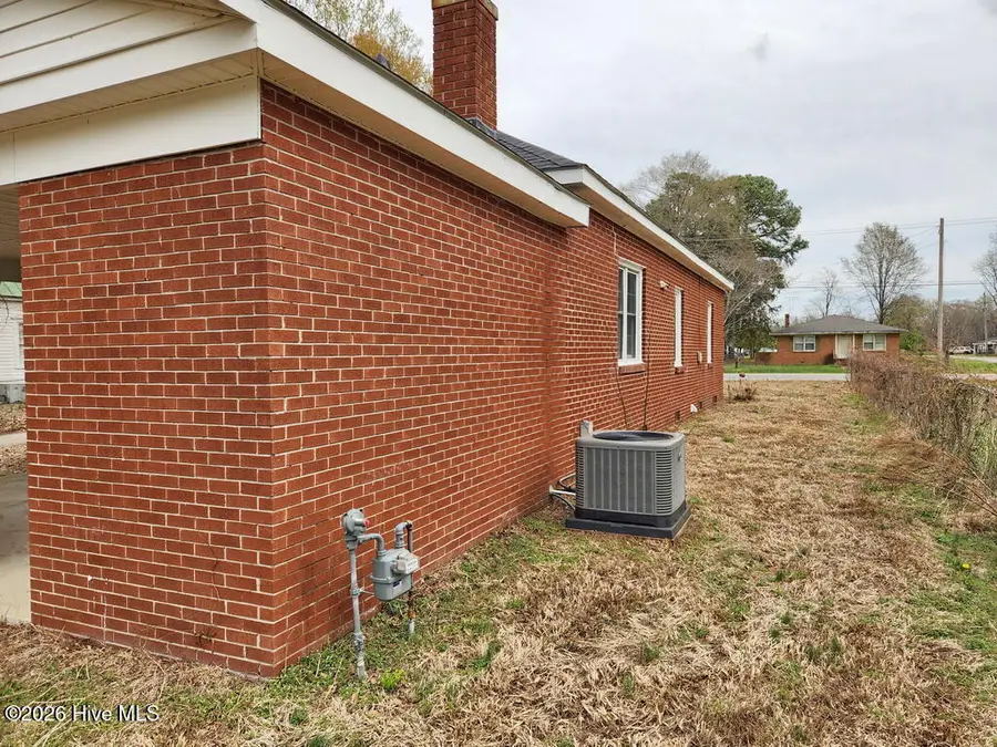 402 N Front Street, Hamilton, NC 27840 - #2