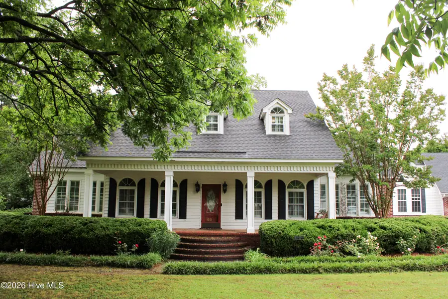 609 Robeson Avenue, Lake Waccamaw, NC 28450 - #2