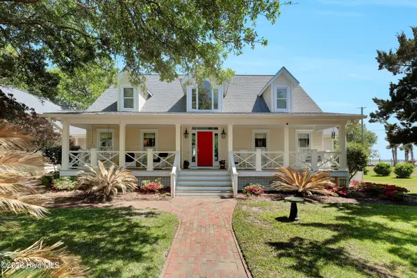 611 Moores Landing Road, Hampstead, NC 28443