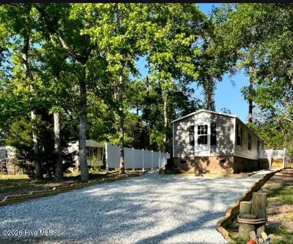 232 Lake Drive Sw, Supply, NC 28462