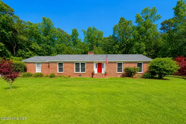 305 Lakeview Avenue, Lake Waccamaw, NC 28450