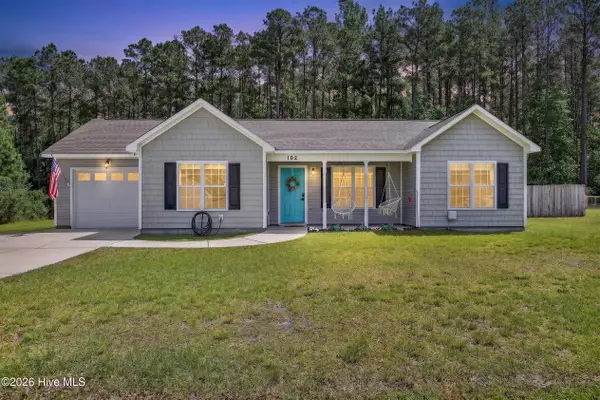 102 Blossom Court, Maple Hill, NC 28454