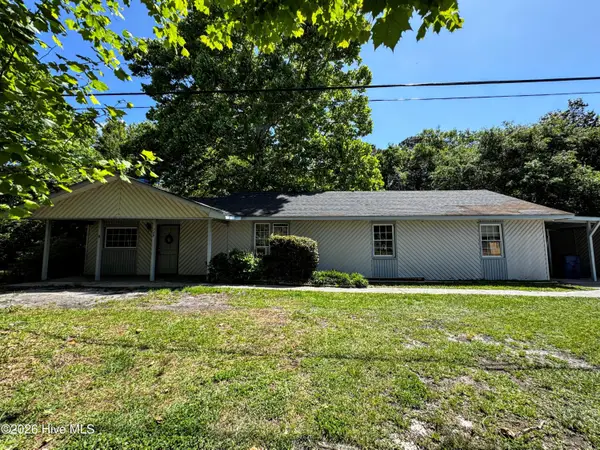 739 Sloop Point Road, Hampstead, NC 28443