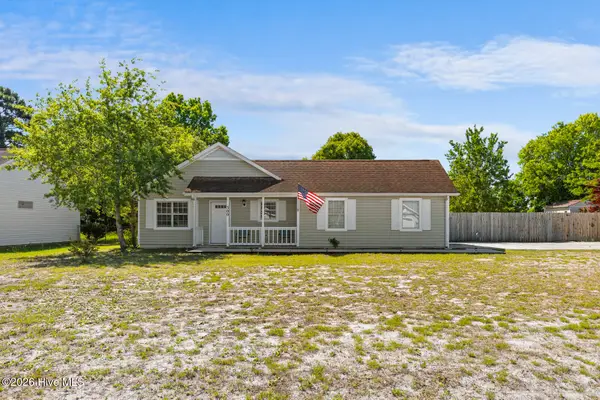 300 Foxtrace Lane, Hubert, NC 28539
