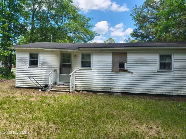 104 Maple Avenue, Maysville, NC 28555