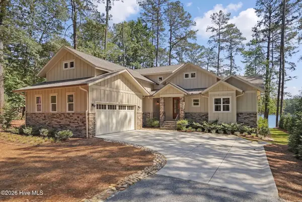 65 Lakeview Drive, Whispering Pines, NC 28327