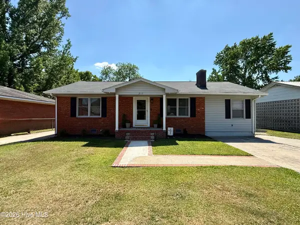 215 N Edgewood Avenue, Williamston, NC 27892