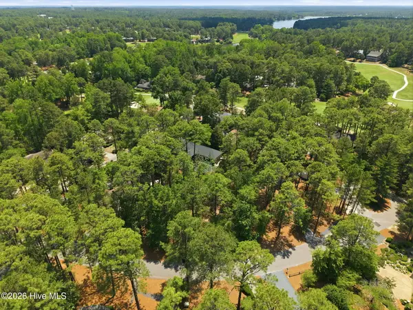 2 W Quail Lake Road, Pinehurst, NC 28374