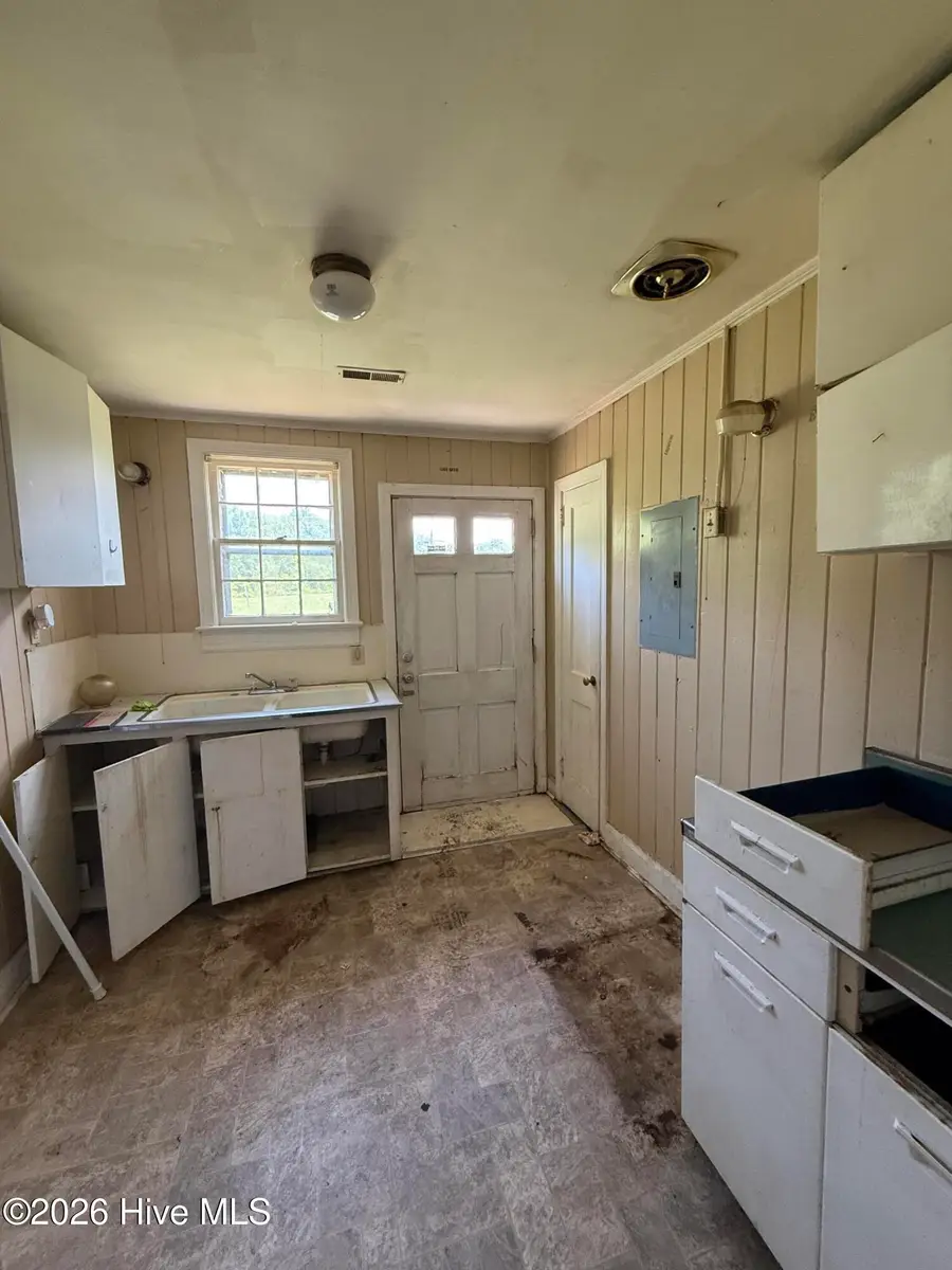 709 E Vernon Avenue, Kinston, NC 28501 - #3
