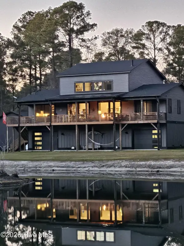 2714 Whitestocking Road, Burgaw, NC 28425