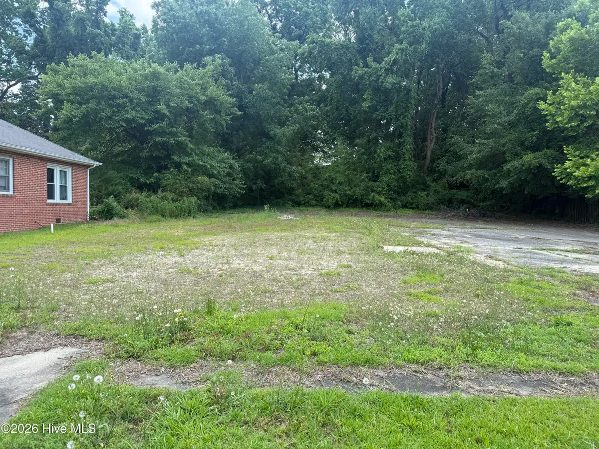 208 Glenwood Avenue, Kinston, NC 28501 - #1