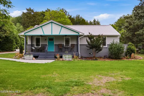 1302 Crest Drive, Aberdeen, NC 28315