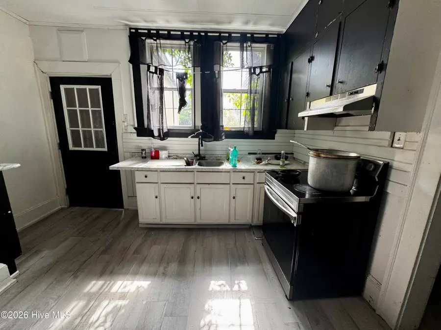 901 College Street, Kinston, NC 28501 - #3