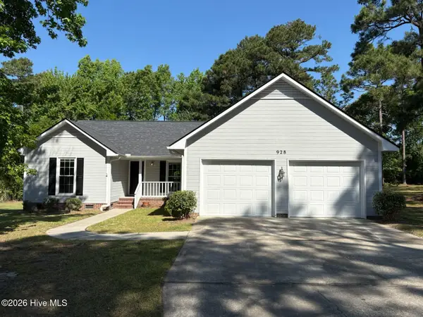 928 E Winds Lane, Fayetteville, NC 28311