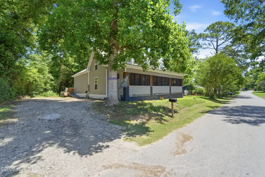 105 E Trent Street, Trenton, NC 28585 - #3