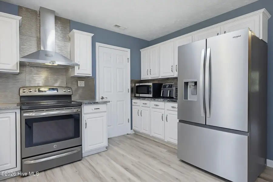 303 E Regent Court, Jacksonville, NC 28546 - #3
