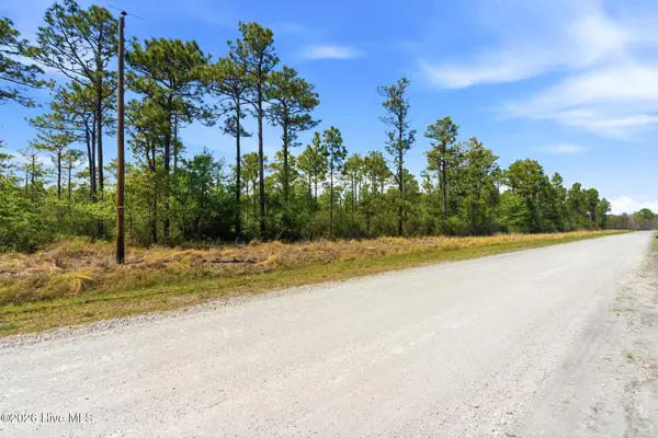 978 W Boiling Spring Road, Southport, NC 28461