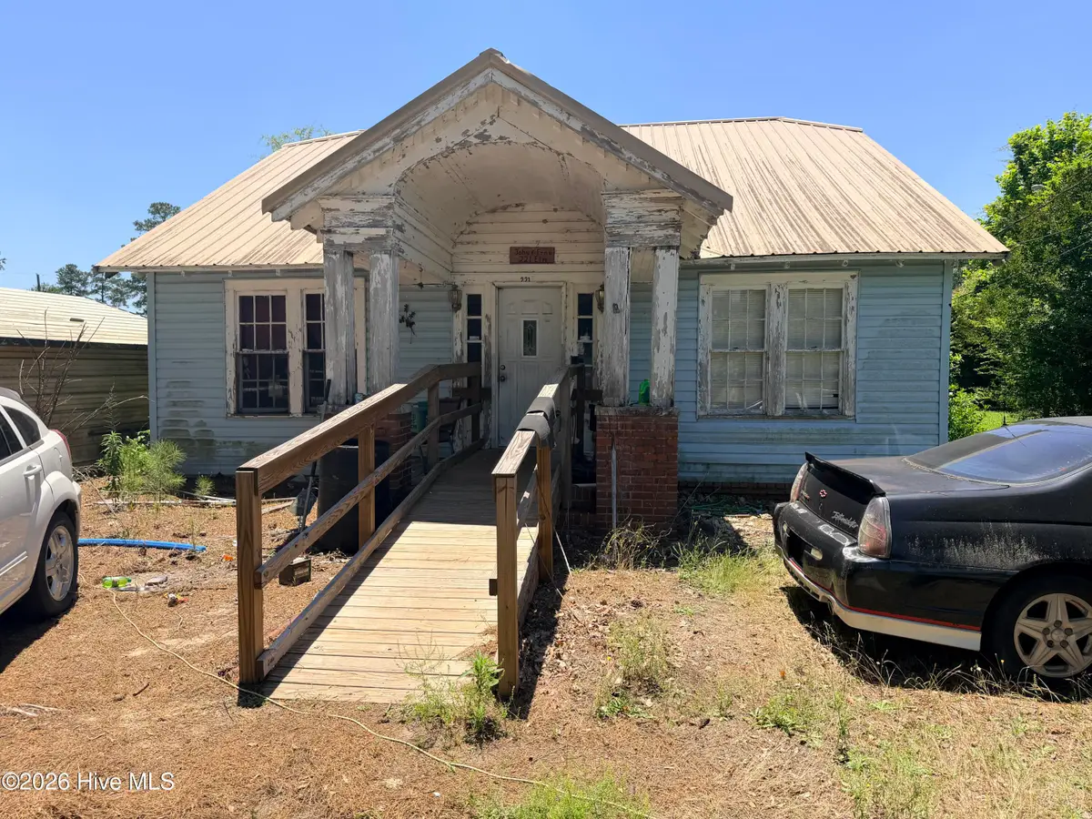 221 E Elm Street, Bladenboro, NC 28320 - #1
